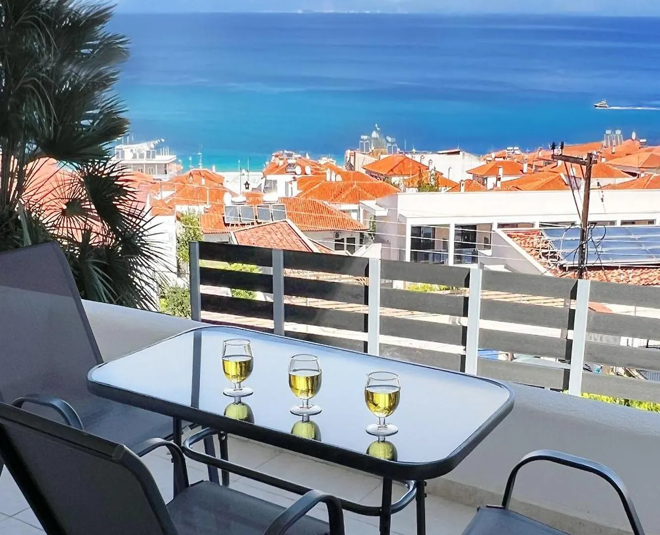 Rona Vista Suites Sea View Modern Living Polychrono