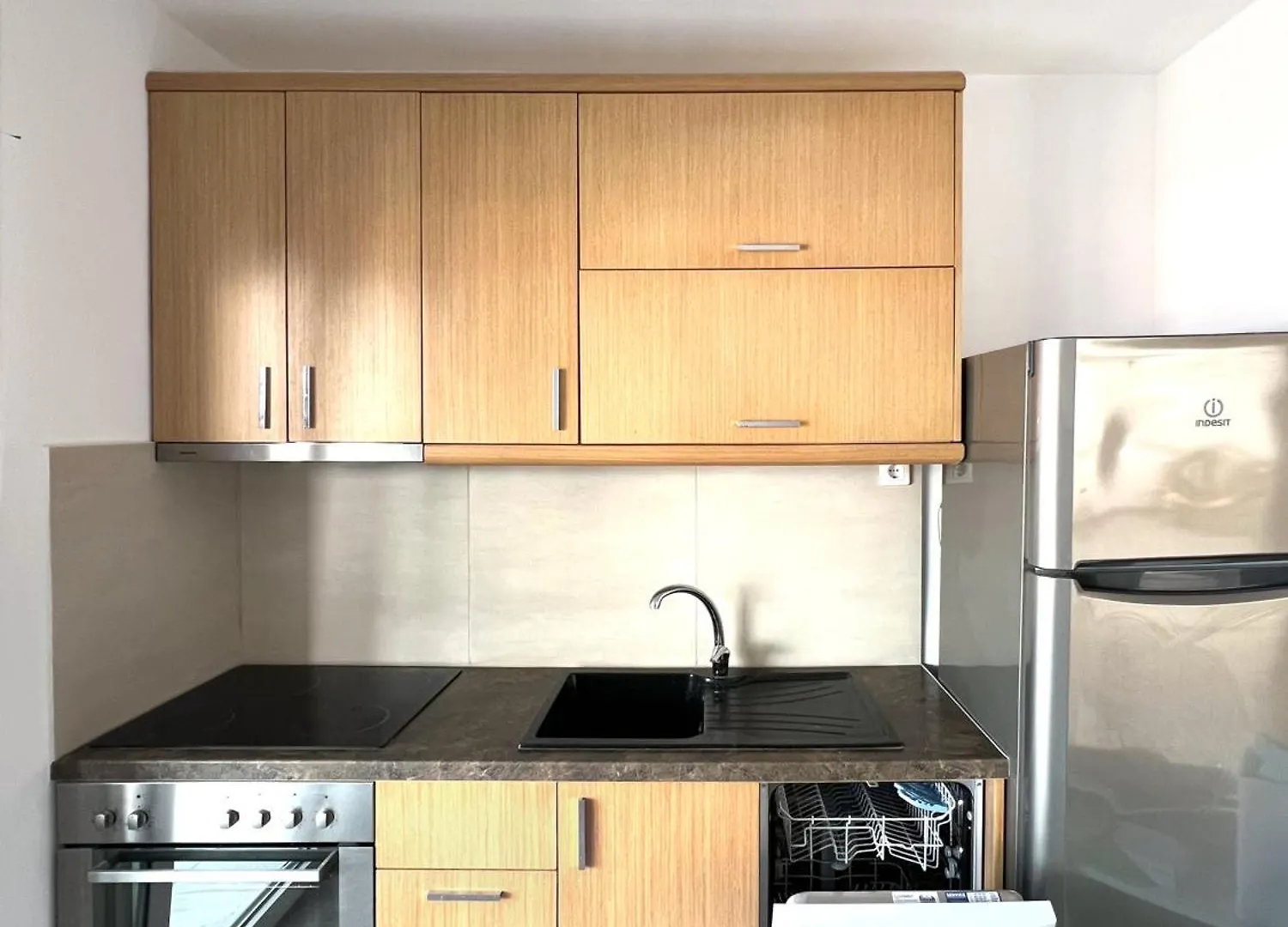 Rona Vista Suites Sea View Modern Living Polychrono