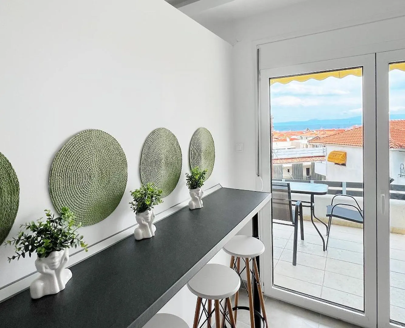 Apartment Rona Vista Suites Sea View Modern Living Polychrono