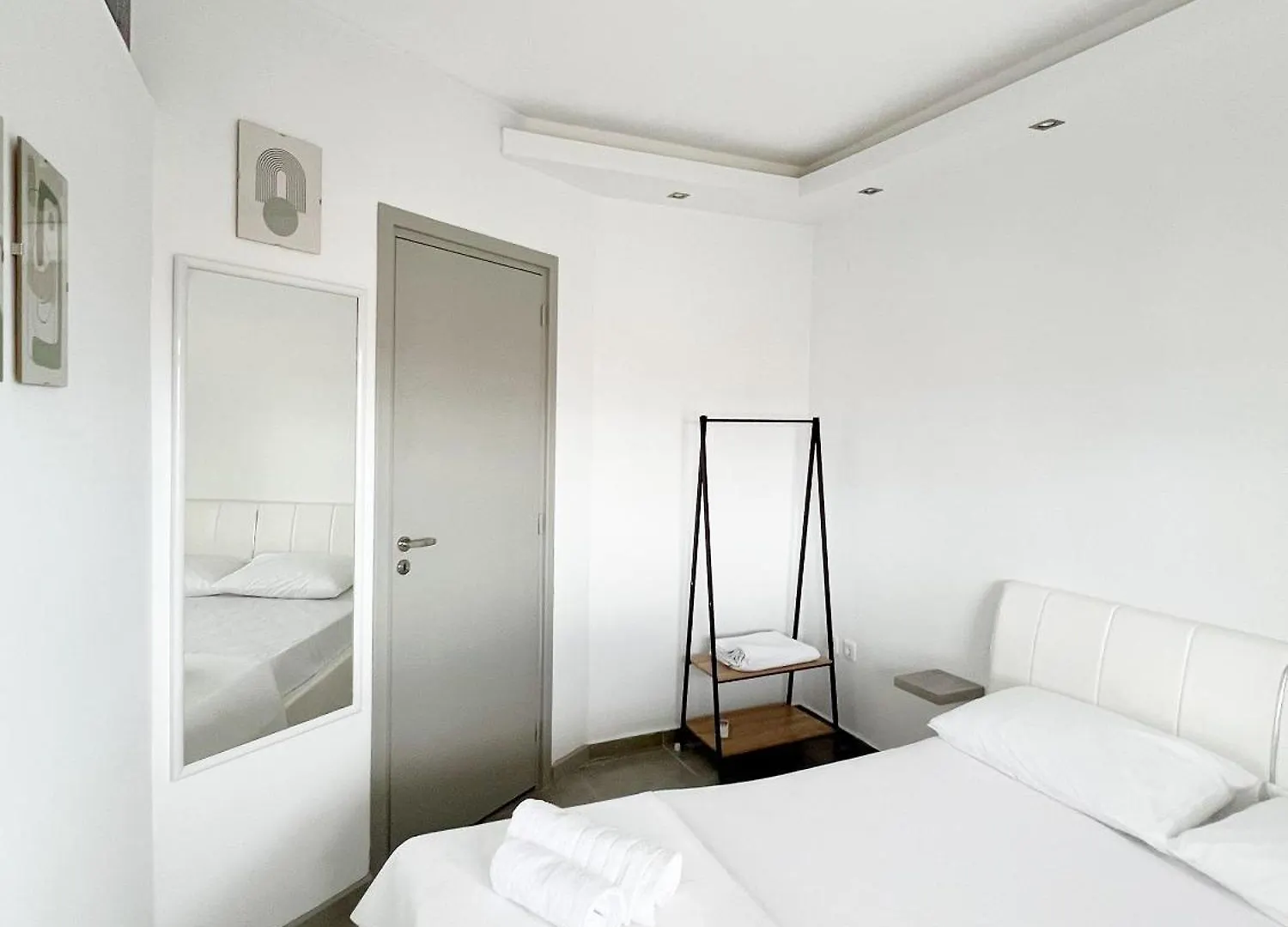 Rona Vista Suites Sea View Modern Living Políhrono